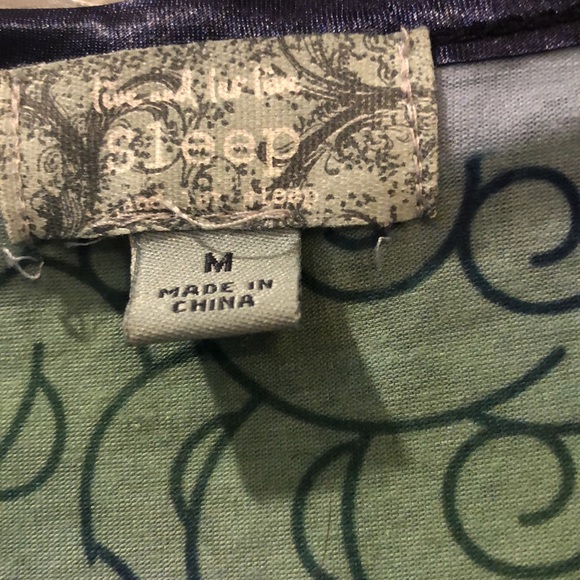 Women tops - Picture 2 of 2